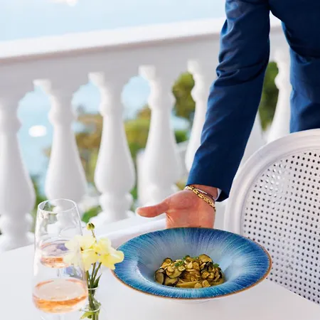 Principe Giovanni فندق بوسيتانو